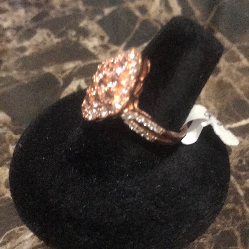 Marquise shaped ring - Picture 2 of 3
